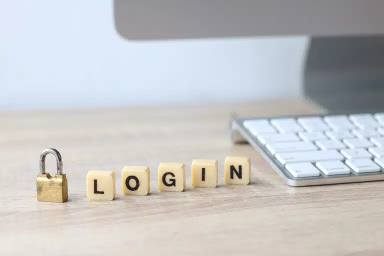 5 blocks spelling out "login" with a lock next to it, symbolizing single sign on (SSO).